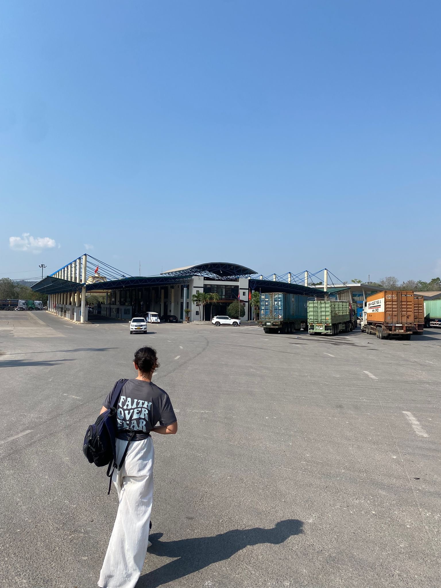 Assistance with paperwork at the Xa Xia checkpoint